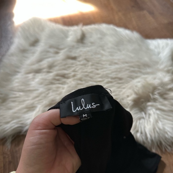 LULU’S Kinsey Black V-Neck Ruffled Crop Top - Picture 3 of 3